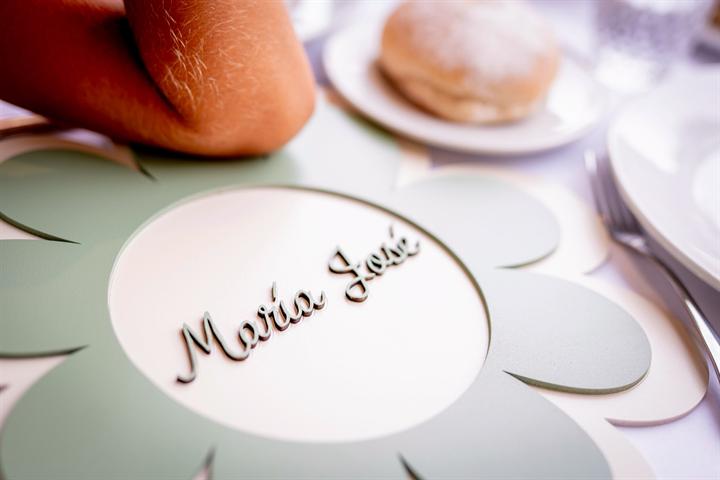 Tarjeta personalizada con el nombre María José